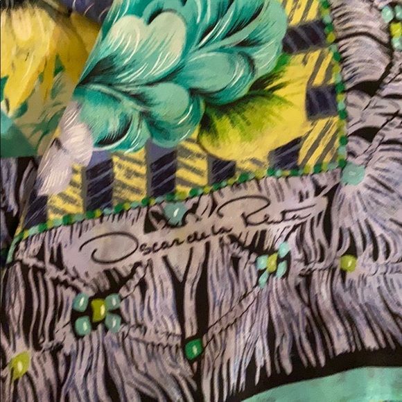 Oscar De La Renta Scarf 100% Silk - Picture 4 of 7